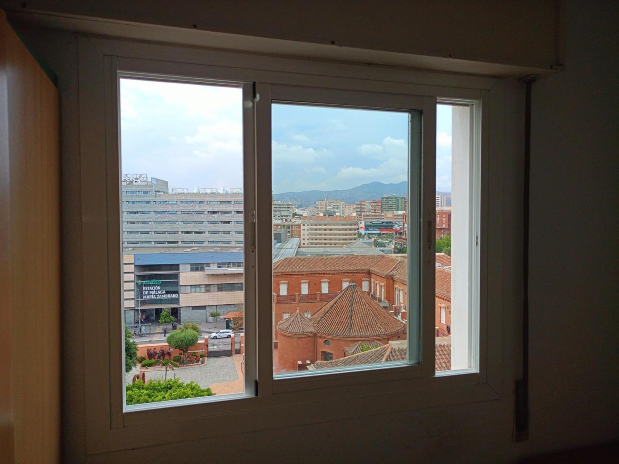 Habitacion Privada Centro Malaga Cerca Tren Maria Zambrano Y Playa Muy Buena Conexion Wifi Extérieur photo